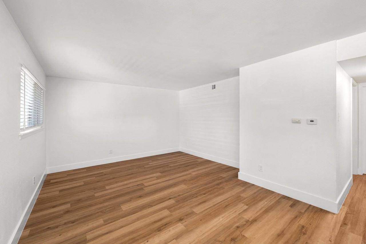 CrestHaus Apartments, LLC - Photo 5 of 47
