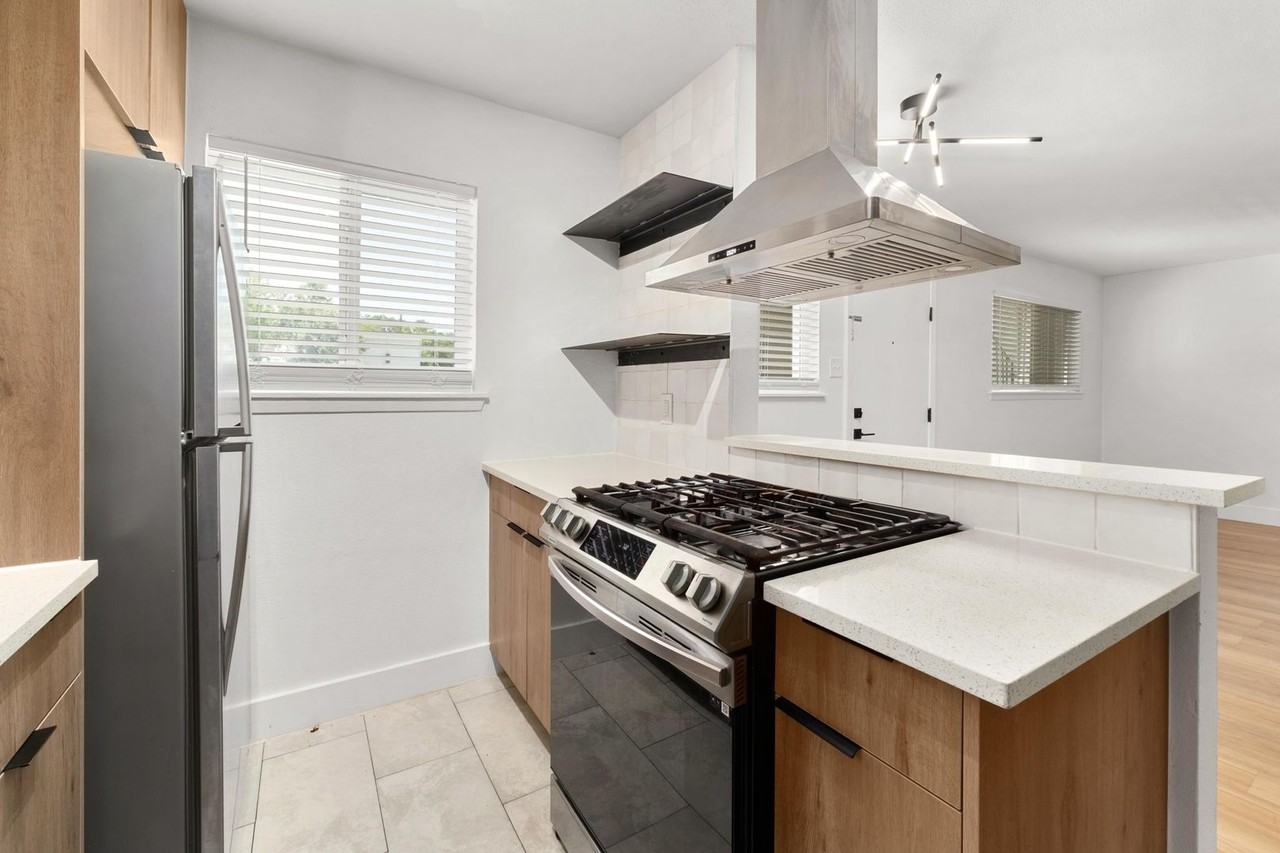 CrestHaus Apartments, LLC - Photo 7 of 47