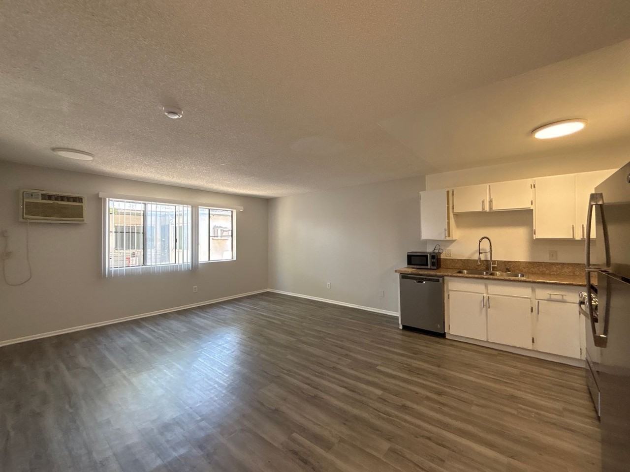 226 South Serrano - Photo 5 of 46