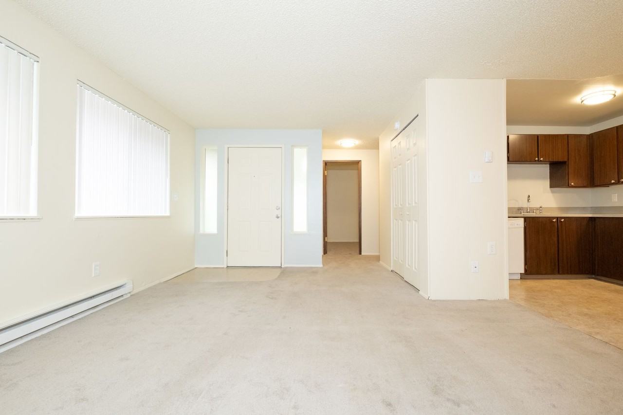 13625 SE Stark St. - Photo 6 of 23
