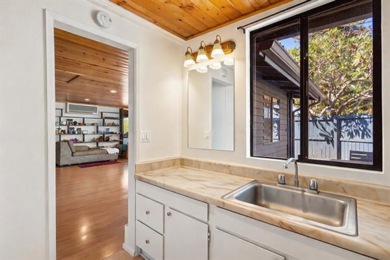 2846 Omaopio Rd #B - Photo 5 of 7