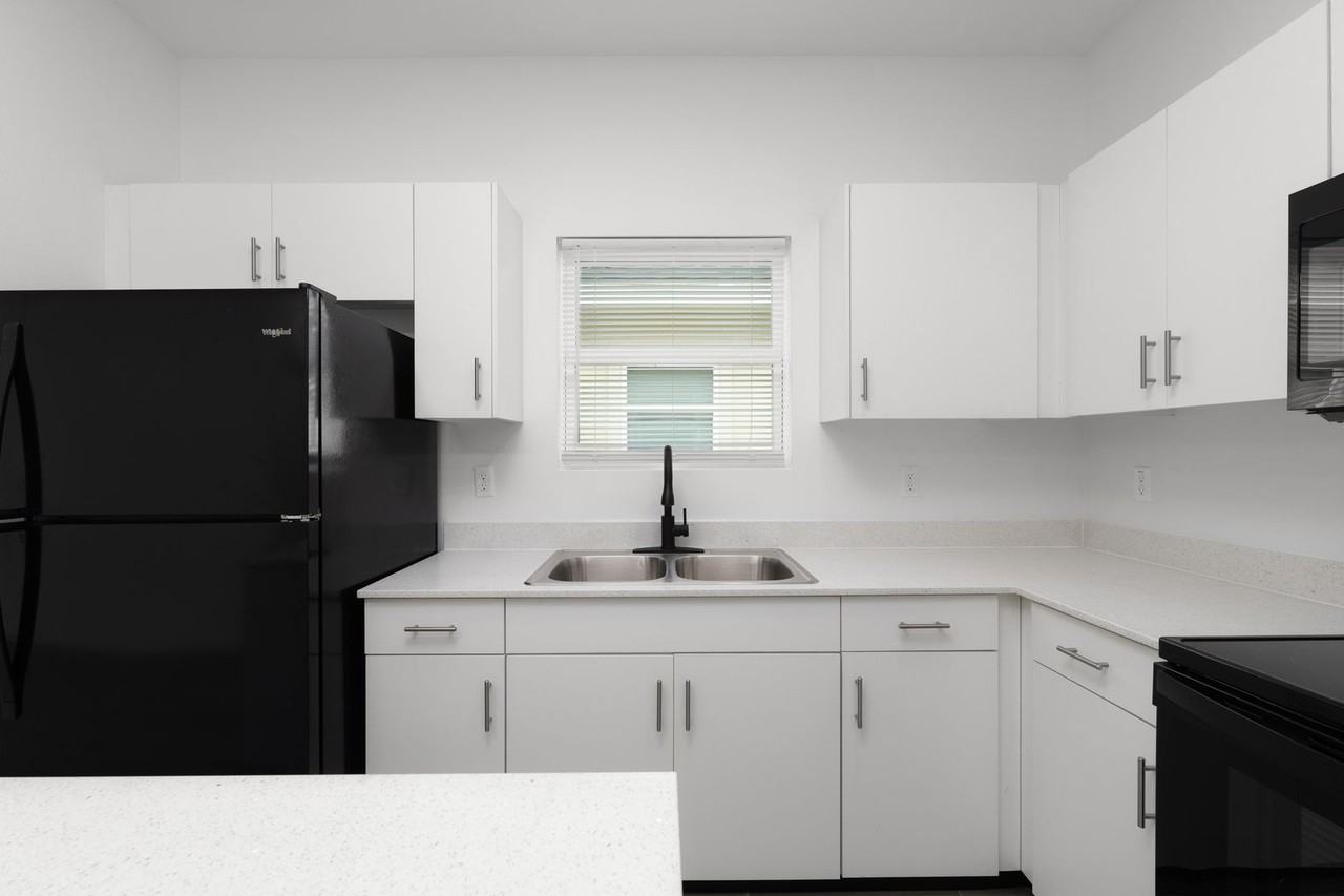 1801 Atrium Place - Photo 6 of 36