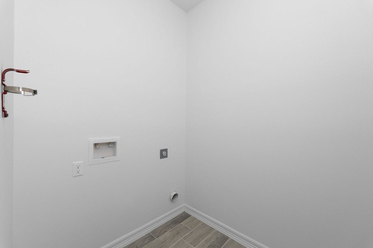 1801 Atrium Place - Photo 7 of 36