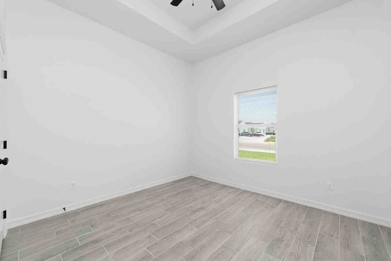 1801 Atrium Place - Photo 7 of 35