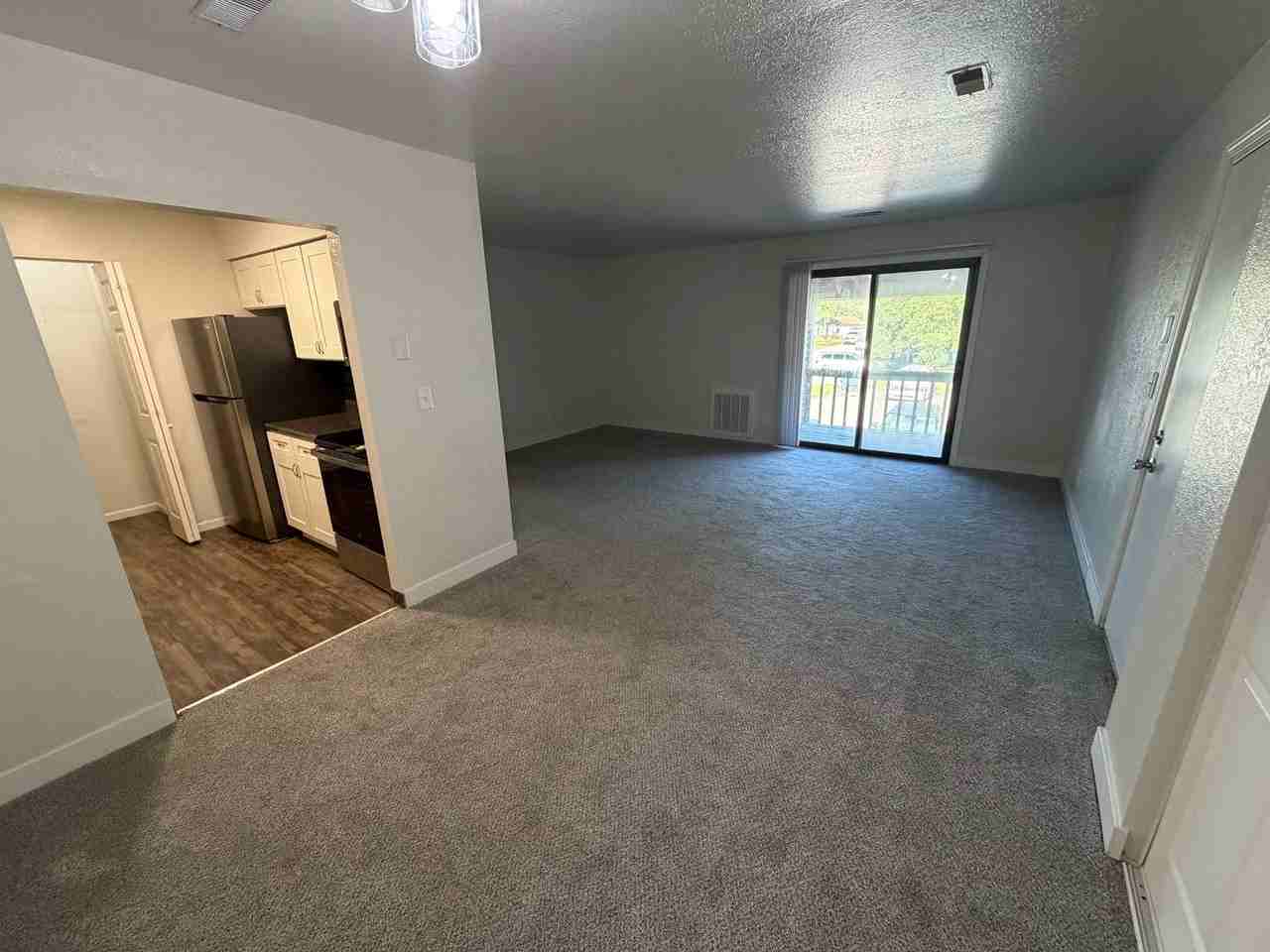 305 Locust St W - Photo 5 of 15