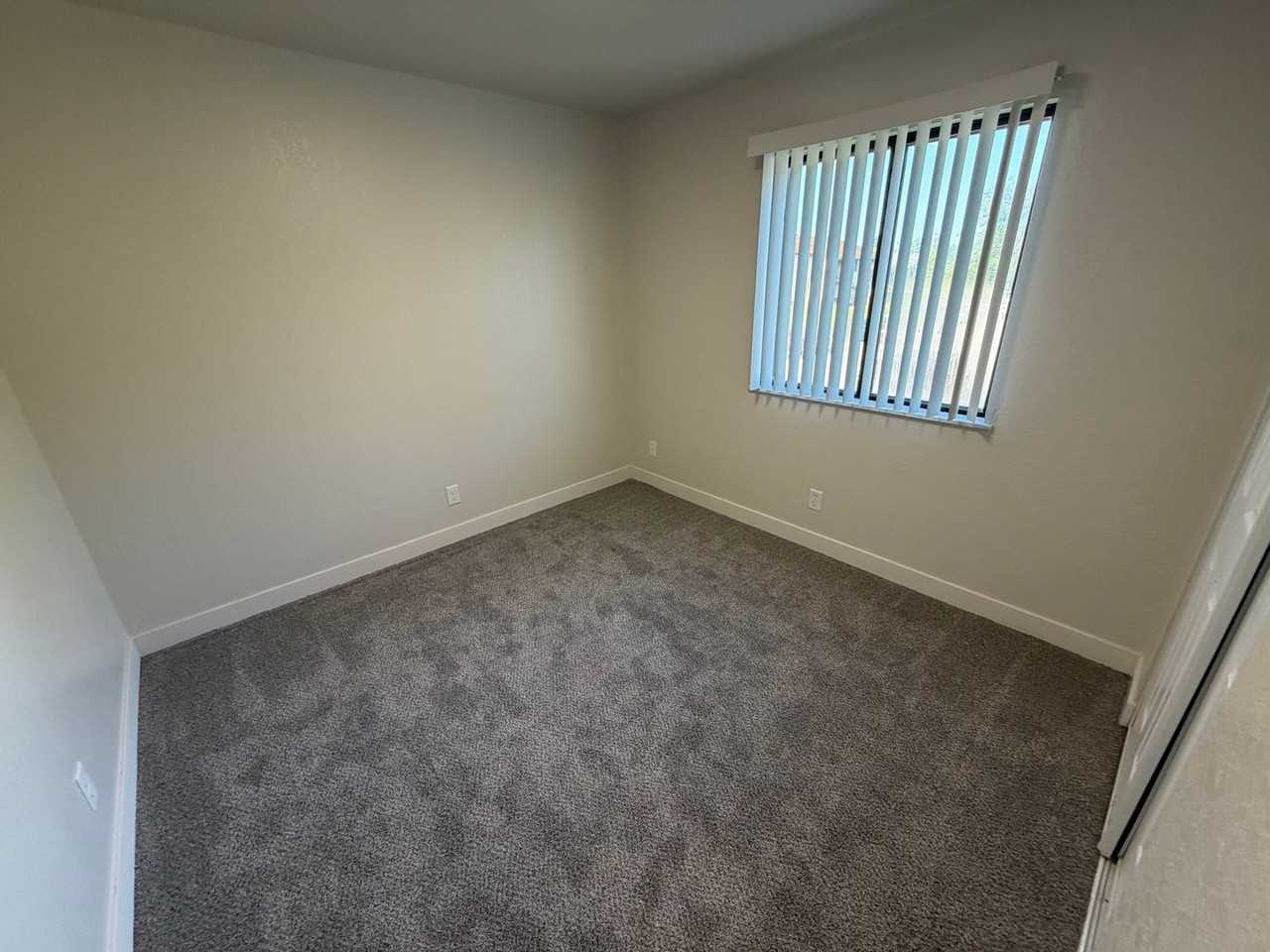 305 Locust St W - Photo 7 of 15