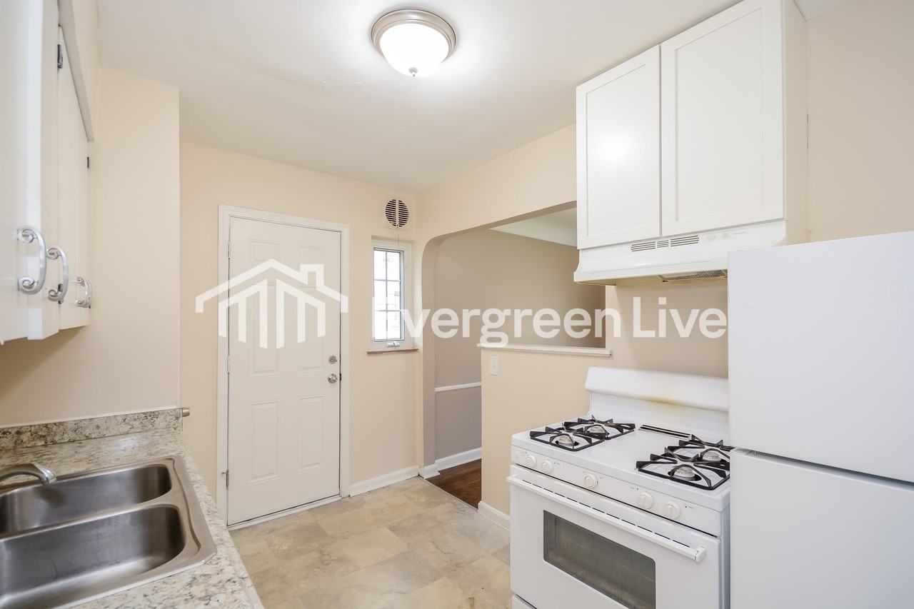 8334 Mayfair St - Photo 7 of 15