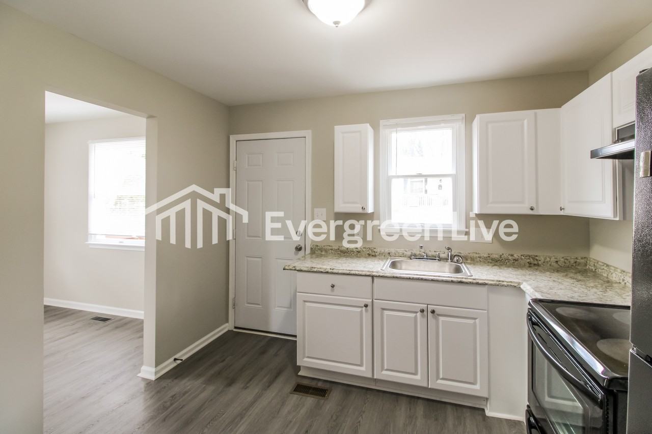 9906 Maidbrook Rd - Photo 6 of 15