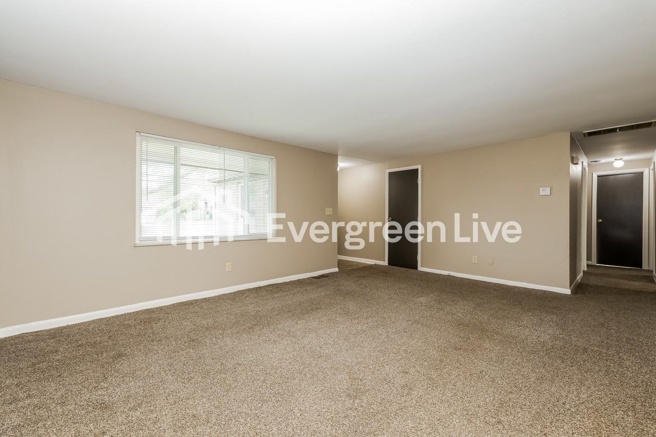 6516 Highbury Rd - Photo 5 of 15