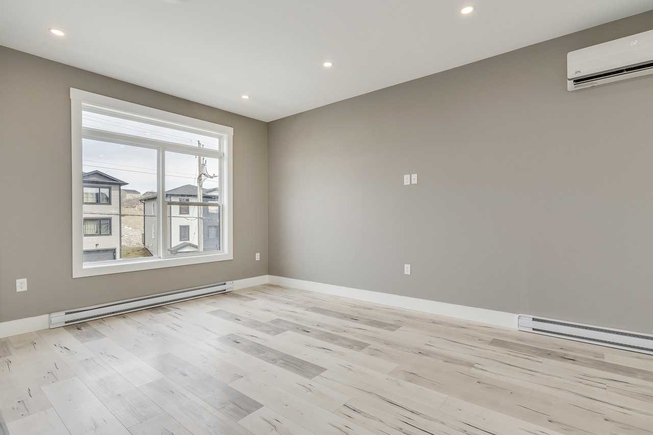 32 Higgins Avenue - Photo 2 of 44