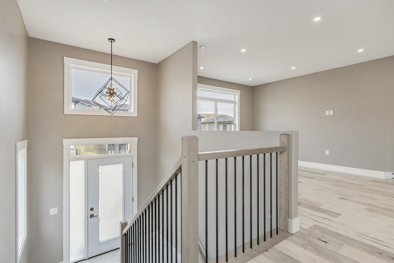 32 Higgins Avenue - Photo 3 of 44