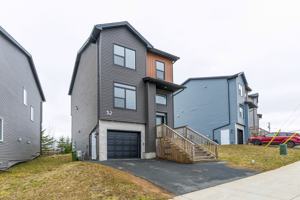 featured image of 32 Higgins Avenue