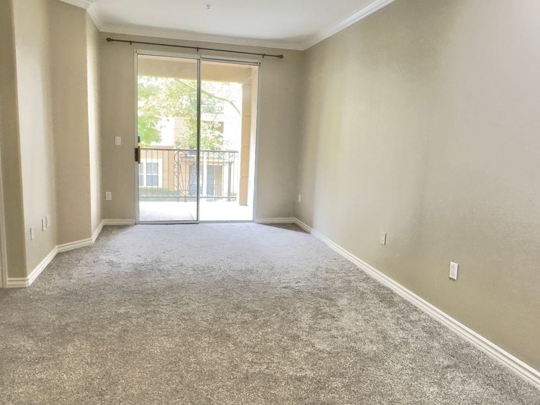 3237 Watermarke Pl - Photo 4 of 9