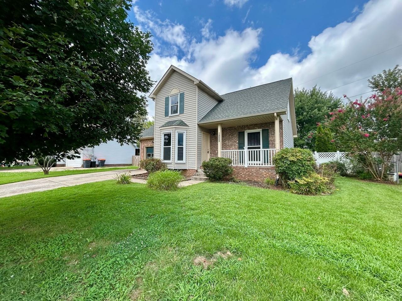 1225 Cobblestone Ln - Photo 3 of 44