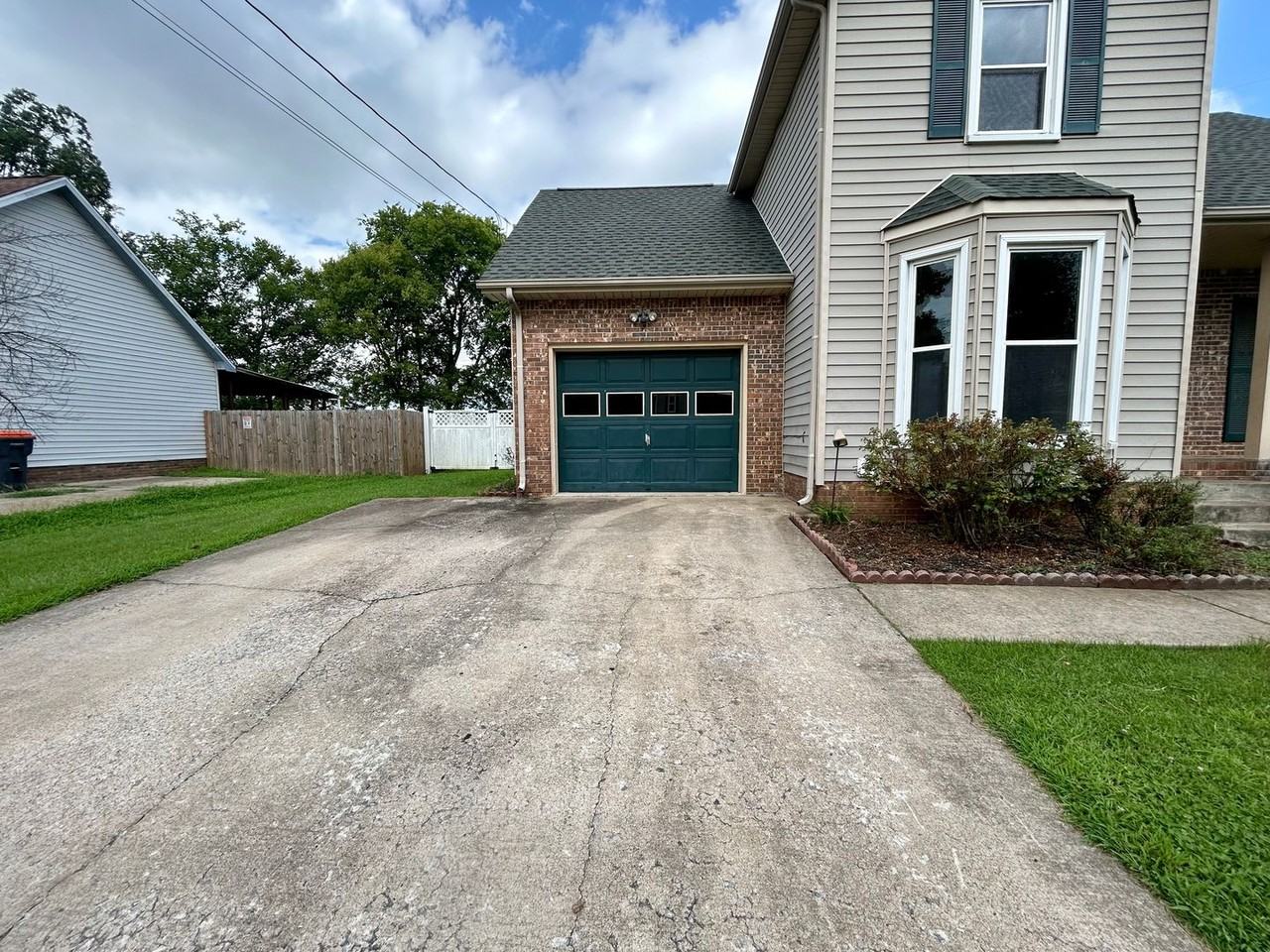 1225 Cobblestone Ln - Photo 4 of 44
