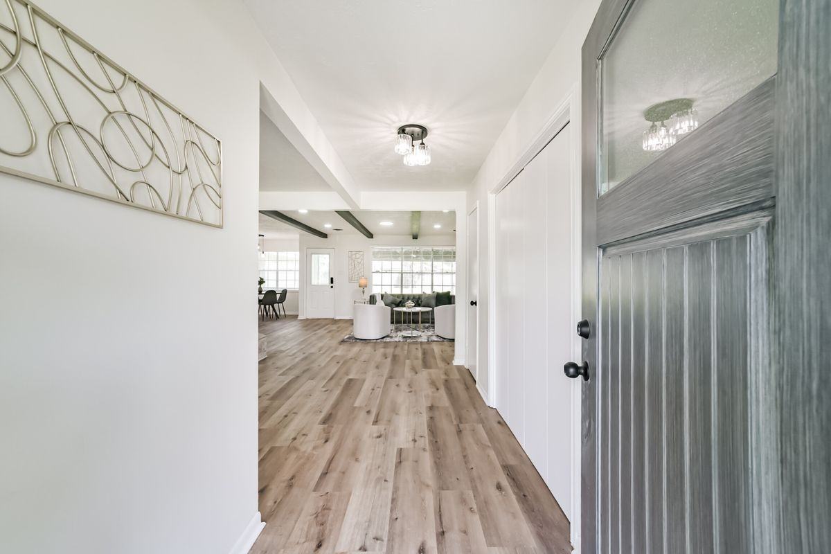 306 Red Bud Ln - Photo 2 of 7