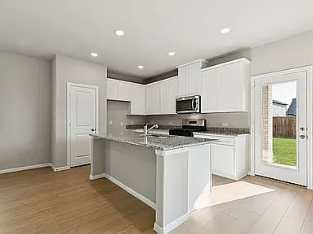 920 Santa Lucia Dr - Photo 3 of 10