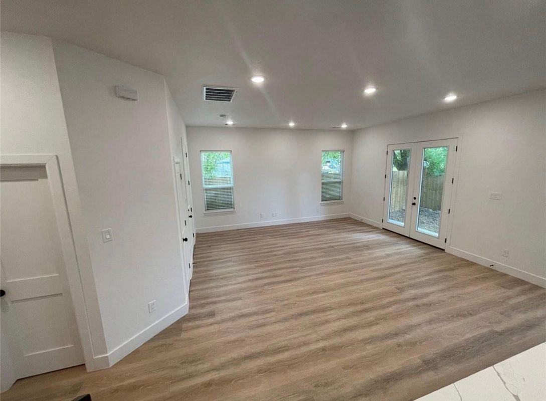 5312 Denmark St - Photo 2 of 18