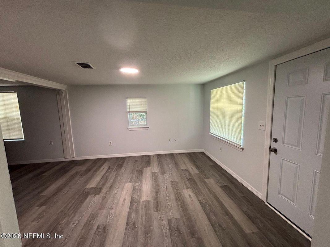 9454 Campus Ave - Photo 6 of 17