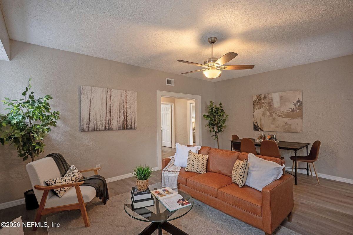 325 Alder St - Photo 5 of 37