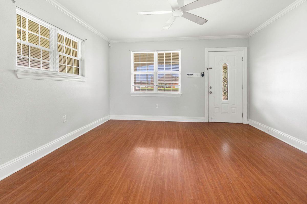 2525 Paul St - Photo 2 of 12