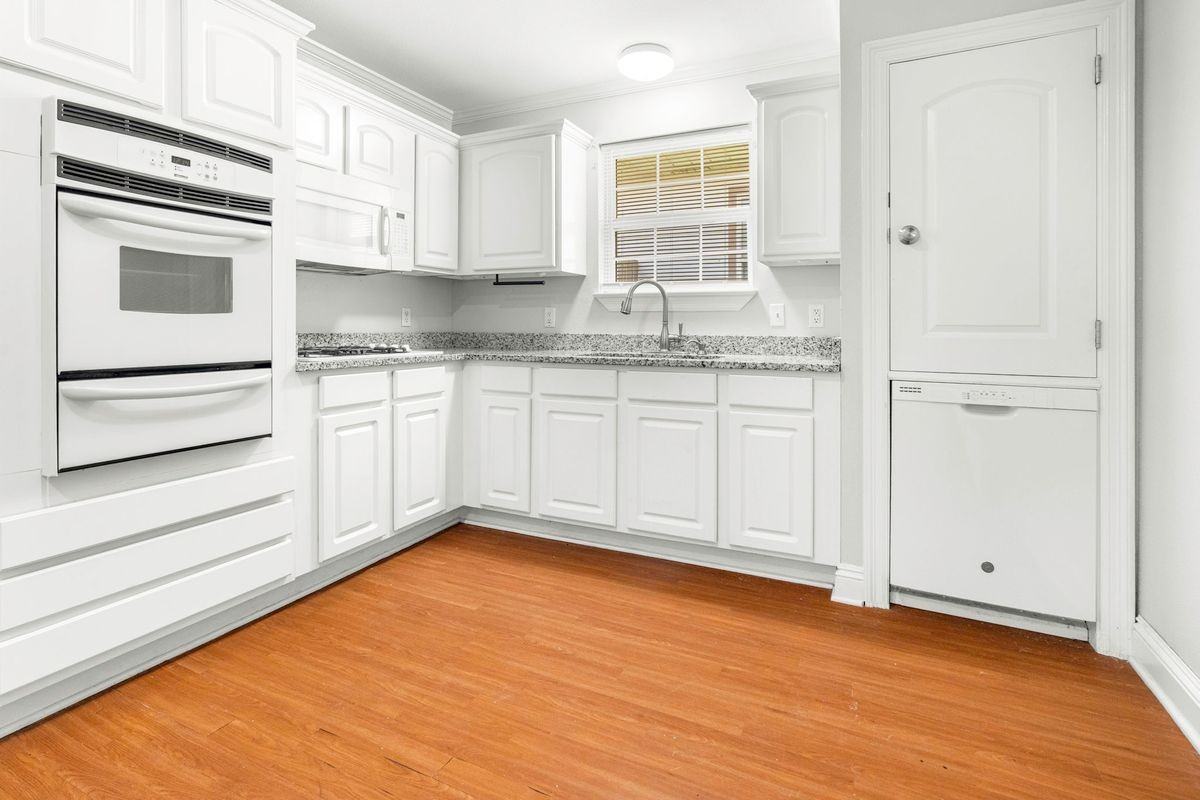 2525 Paul St - Photo 3 of 12