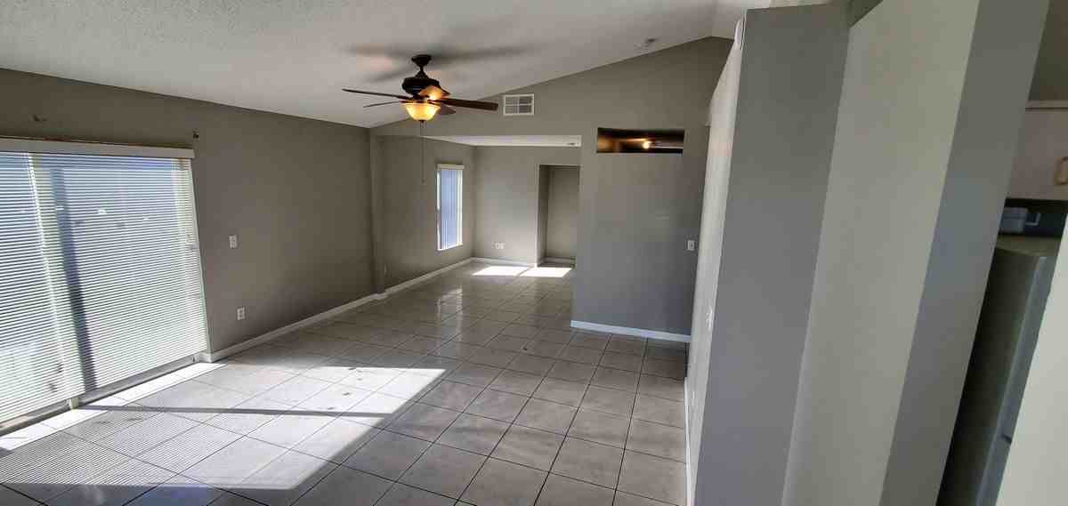 2370 Harbor Town Dr - Photo 2 of 14