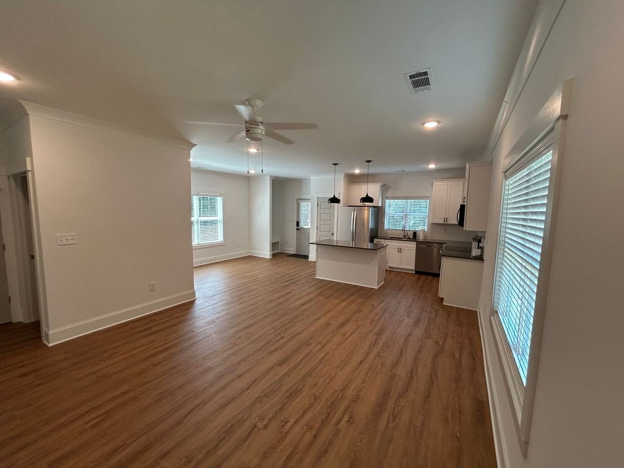 260 Griffeth St - Photo 5 of 19