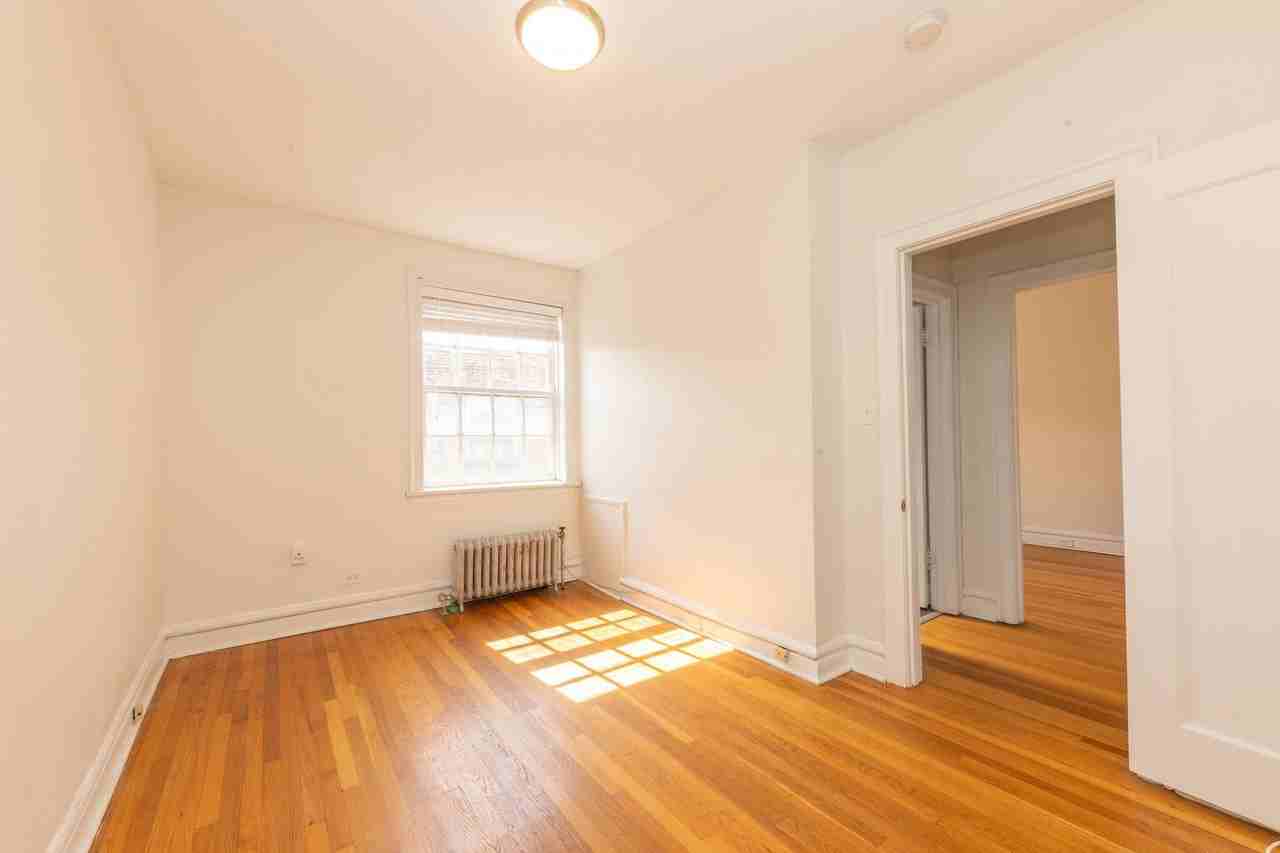 1004 Hinman Ave #1 - Photo 3 of 29