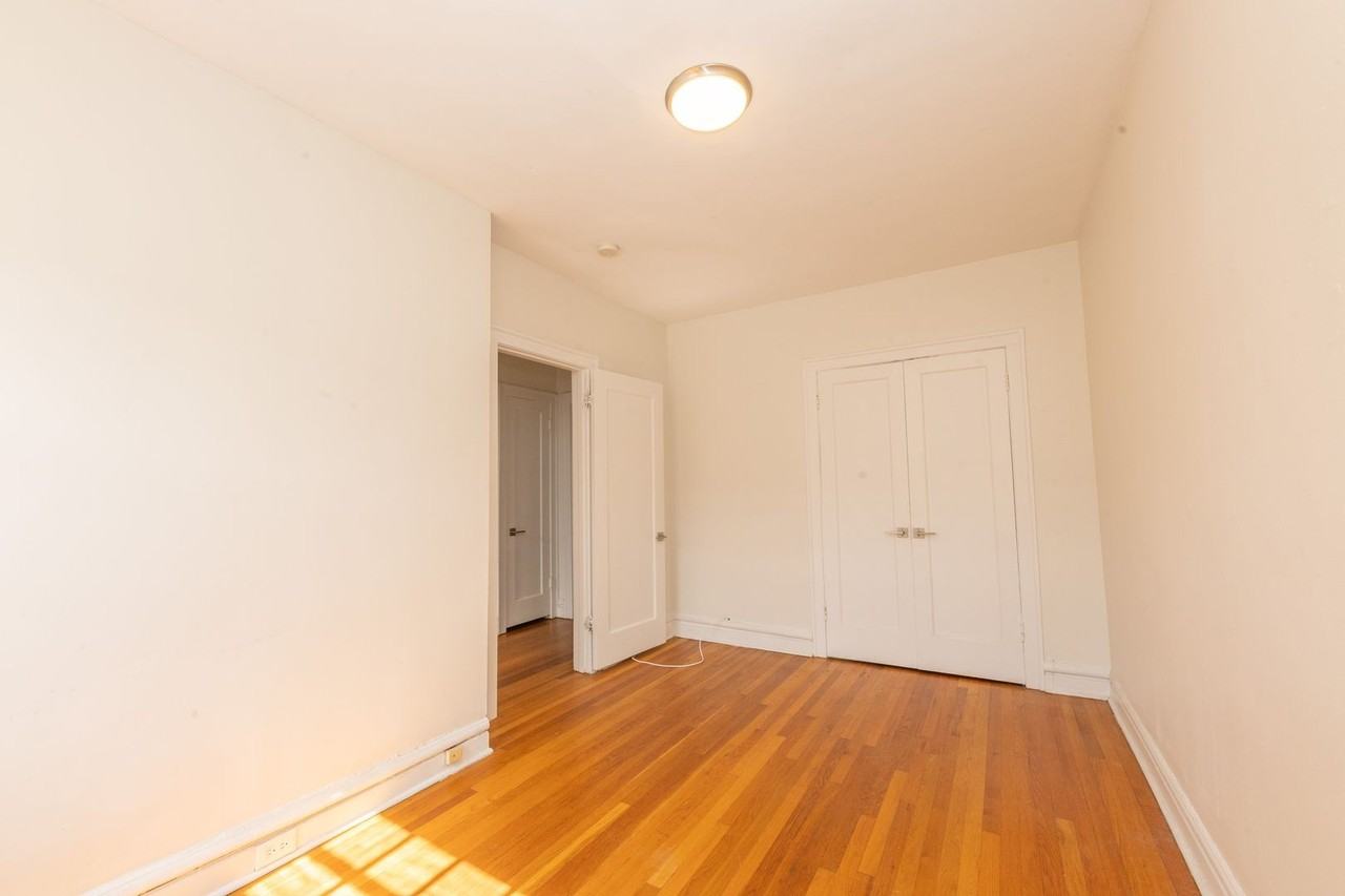 1004 Hinman Ave #1 - Photo 4 of 29