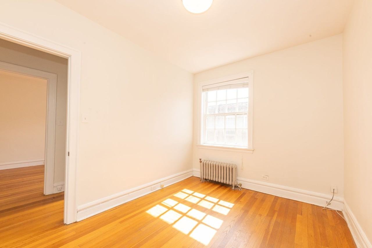 1004 Hinman Ave #1 - Photo 5 of 29