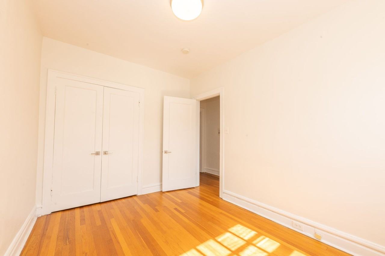 1004 Hinman Ave #1 - Photo 6 of 29