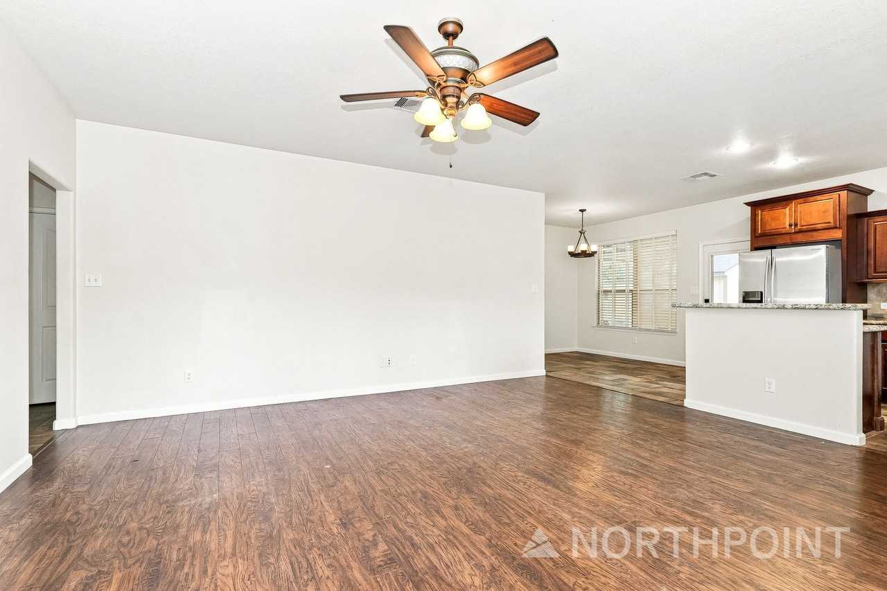 14156 Shadow Bay Dr - Photo 2 of 15