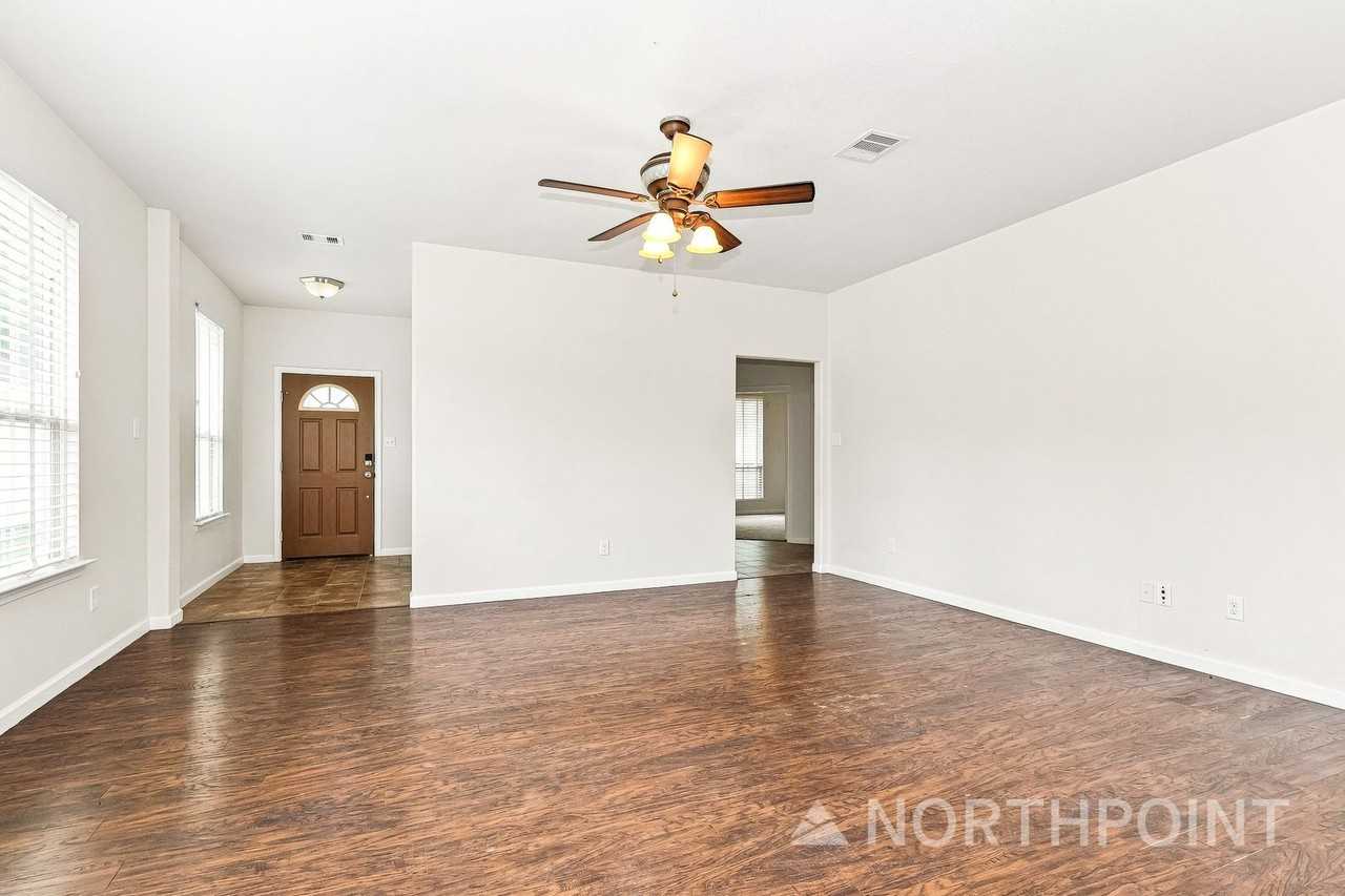 14156 Shadow Bay Dr - Photo 3 of 15