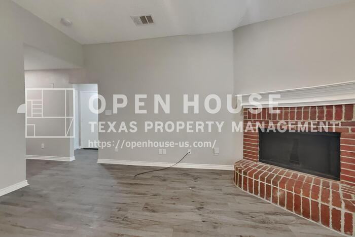1616 Ocean Dr - Photo 4 of 20
