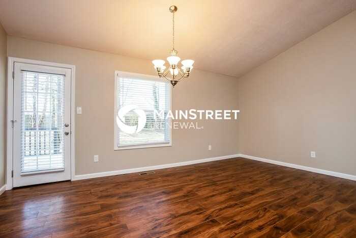 4366 Wesley Dr - Photo 4 of 15
