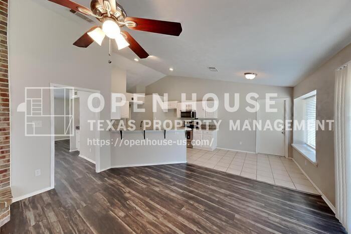 543 Freestone Dr - Photo 4 of 23