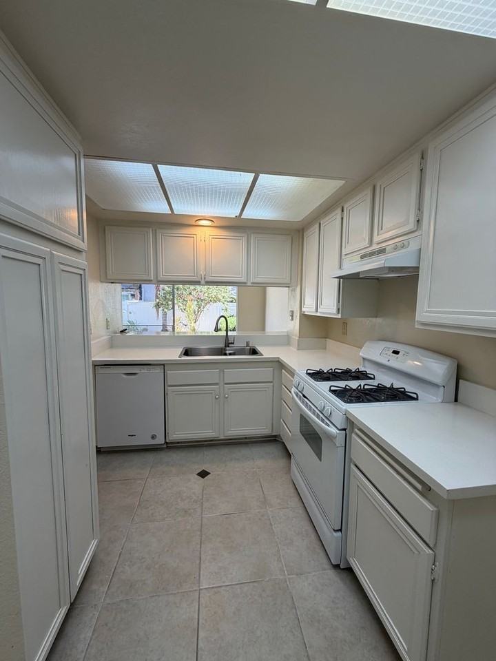 1302 Gina Dr - Photo 3 of 24