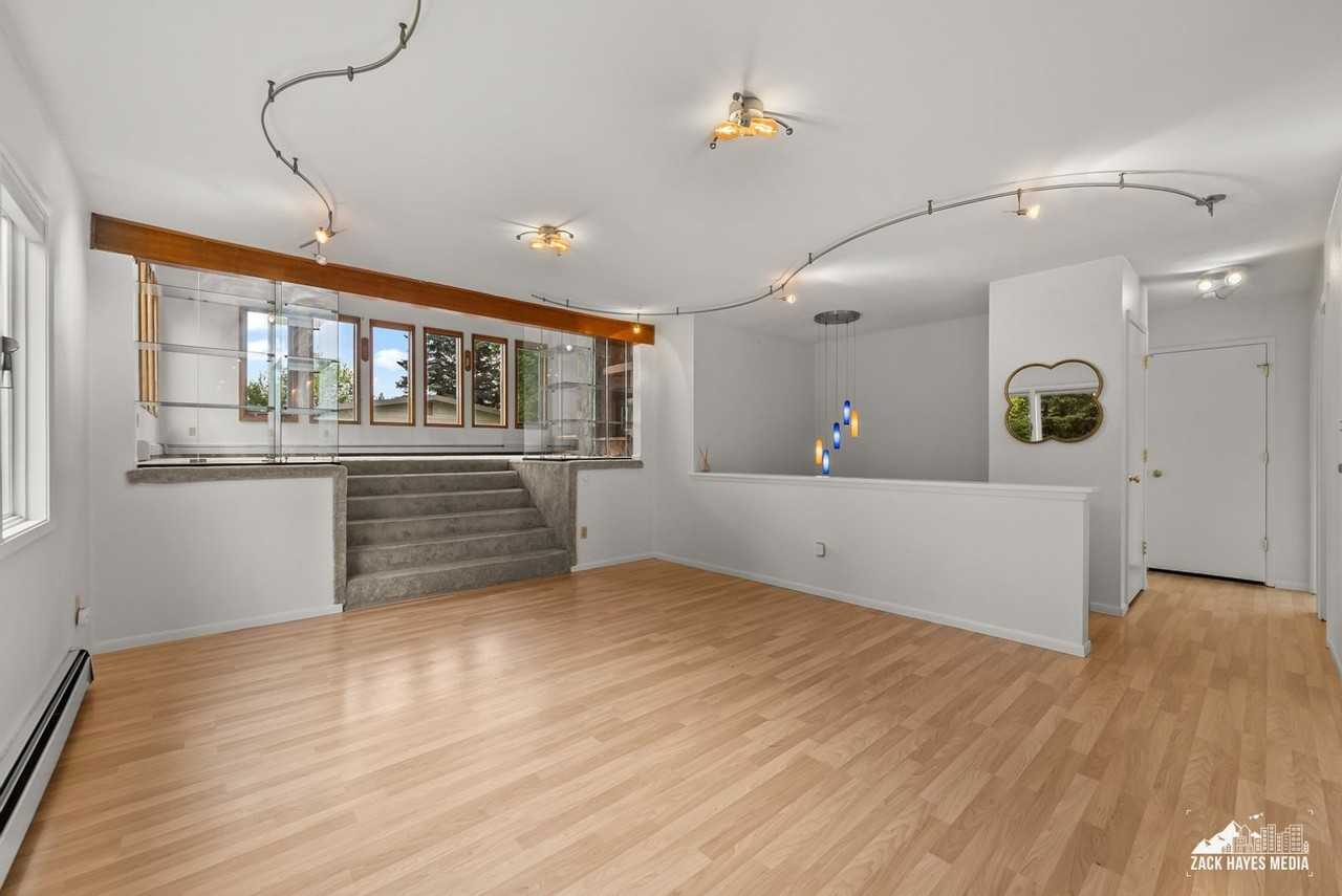 4071 Macinnes St - Photo 5 of 50