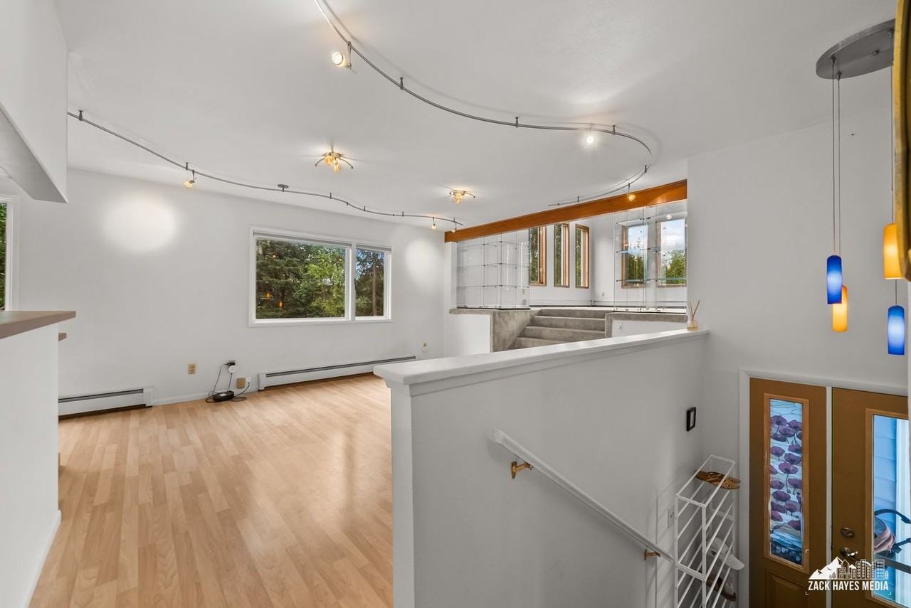 4071 Macinnes St - Photo 6 of 50