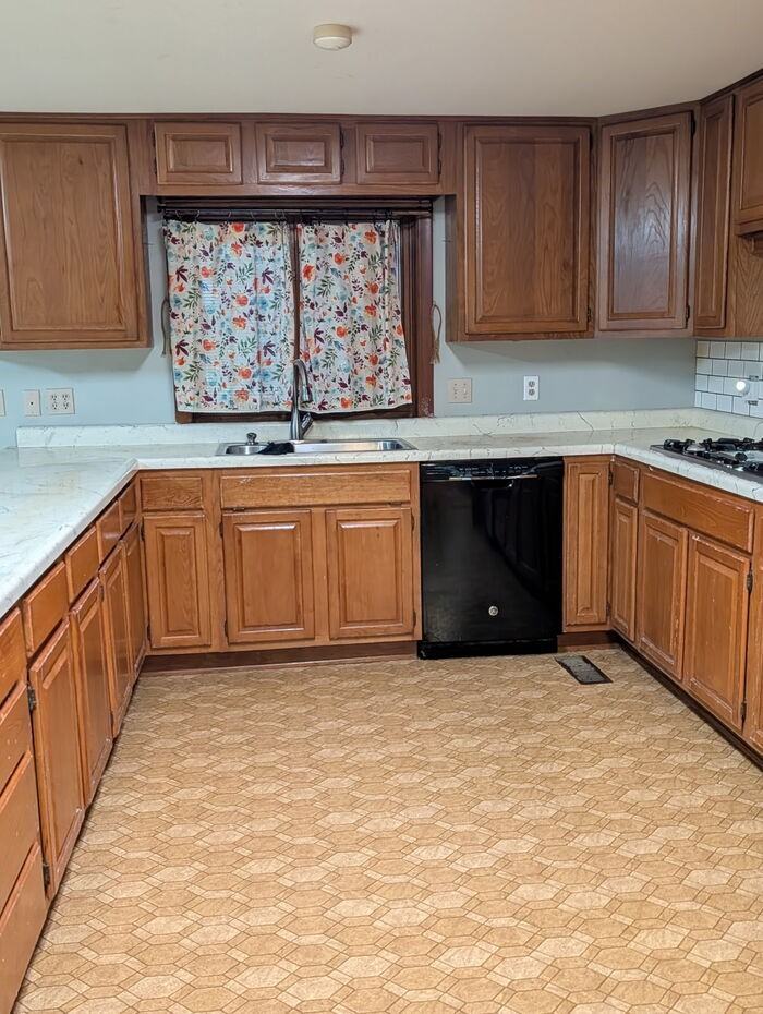 6204 Brentwood Rd - Photo 3 of 15