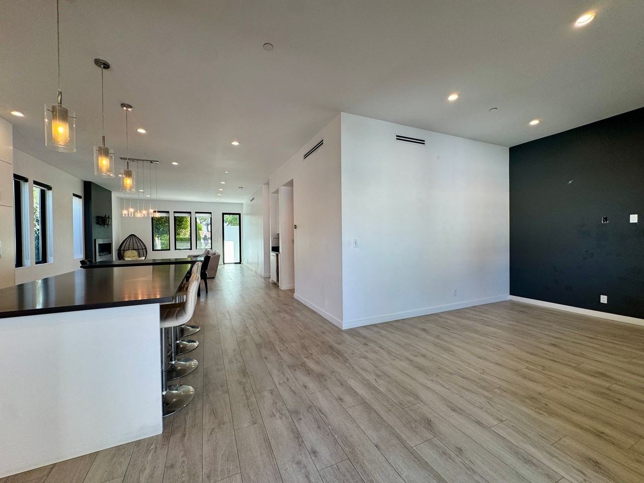 143 N Ardmore Ave - Photo 6 of 29