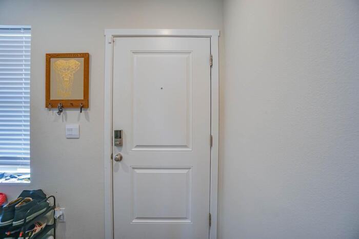 10521 Ne 121st Ave - Photo 5 of 33