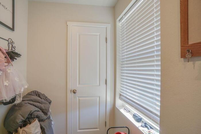 10521 Ne 121st Ave - Photo 6 of 33