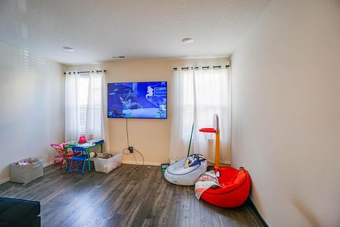 10521 Ne 121st Ave - Photo 7 of 33
