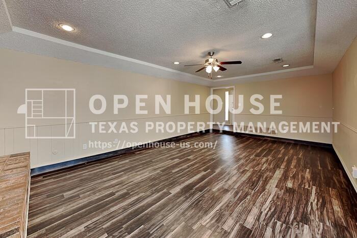 7465 Timberhill Dr - Photo 4 of 20