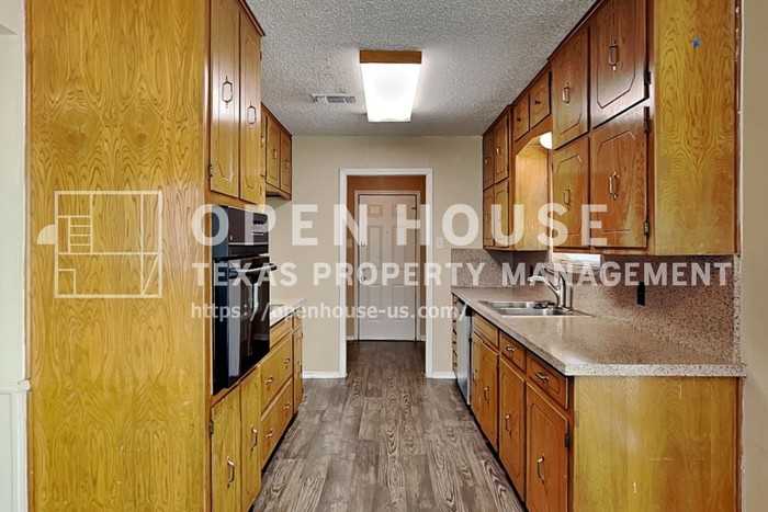 7465 Timberhill Dr - Photo 7 of 20
