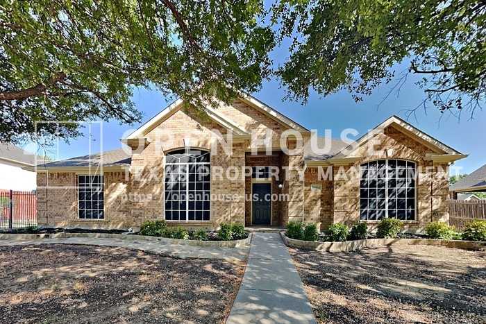 2904 Saint Martin Dr