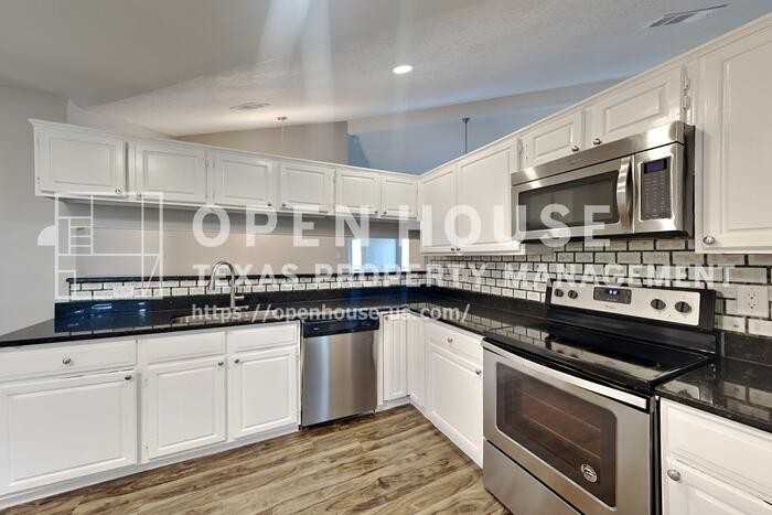 3006 Sierra Dr - Photo 6 of 21