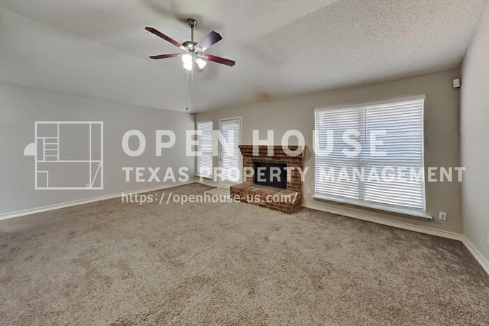 400 Valley Mills Dr - Photo 4 of 20
